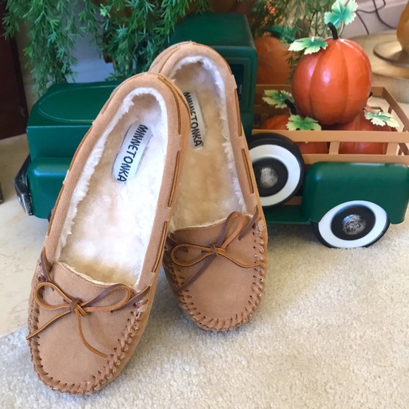 Brand New Minnetonka Genuine Suede Slip-On Moccasin Slipper Shoes - Picture 2 of 14